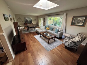 Smart-TV, Kamin, Arbeitsbereiche