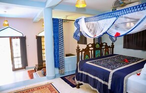 2 Schlafzimmer, laptopgeeigneter Arbeitsplatz, schallisolierte Zimmer