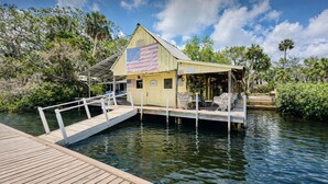 Exterior - Old Florida bungalow on a tranquil Gulf Island Perfect for Couples or Anglers (Spring Hill)
