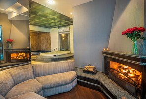 Suite presidencial, varias camas | 1 dormitorio, espacio para trabajar con un portátil, wifi gratis