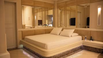 Suíte superluxo, 1 cama King | 1 quarto, espaço de trabalho para notebook, Wi-Fi de cortesia