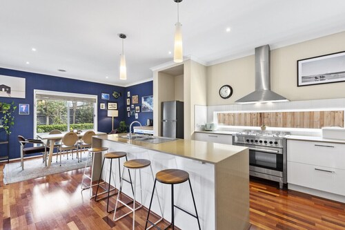 Creekside Curlewis- Family holiday house for 12. Wineries, Beaches, Parks