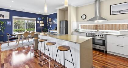 Creekside Curlewis- Family holiday house for 12. Wineries, Beaches, Parks