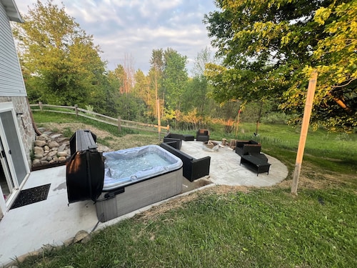 Quiet Country Retreat – 3BR Home on 10 Acres- 2.5 Miles to the Lake