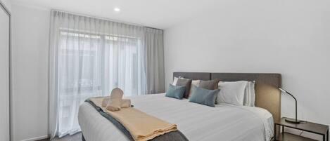 3 室のベッドルーム、アイロン / アイロン台、WiFi、ベッドシーツ