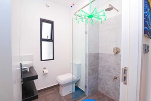 Dusche, Handtücher, Seife, Toilettenpapier