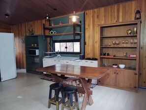 Romantic Cabin, River View | Dining room