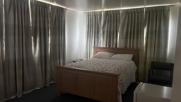 Single Room, Non Smoking | Desk, laptop workspace, free WiFi, bed sheets