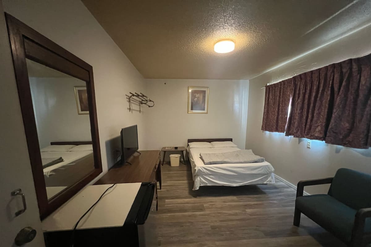 Single Room, Smoking | Desk, laptop workspace, free WiFi, bed sheets
