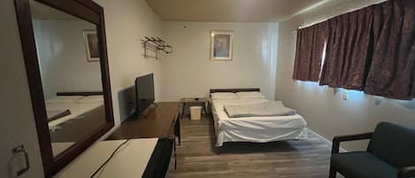 Single Room, Smoking | Desk, laptop workspace, free WiFi, bed sheets