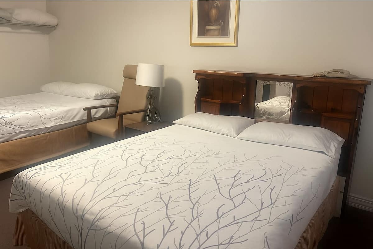 Double Room, Non Smoking | Desk, laptop workspace, WiFi (free), bed sheets