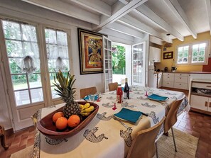 Dining - Mer et campagne by Interhome (Le Tour-du-Parc)