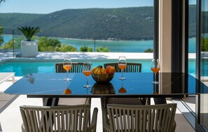 Outdoor dining - Luxurious home in Trget (Trget)