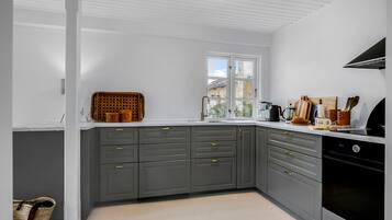 Køleskab, ovn, kogeplade, opvaskemaskine