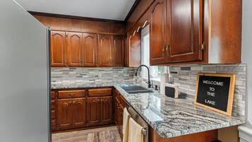 Microonde, forno, piano cottura, lavastoviglie