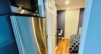 2-bedroom basement apartment in welcoming Belleville with WiFi, AC