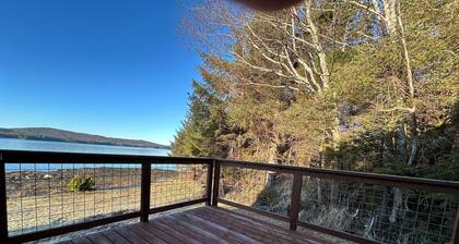 Beachfront 3 bedroom + loft, huge deck house. 2 bath, WiFi, barbecue, privacy!