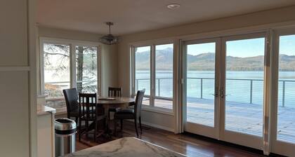 Private Beachfront 3 bedroom + loft, 5 bed, huge deck. 2 bath, WiFi, barbecue.