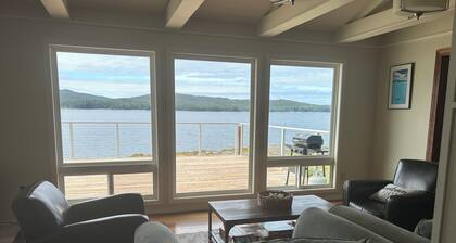 Private Beachfront 3 bedroom + loft, 5 bed, huge deck. 2 bath, WiFi, barbecue.