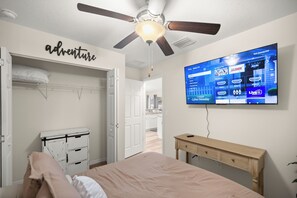 3 bedrooms, iron/ironing board, WiFi, bed sheets