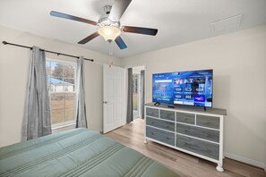 3 chambres, fer et planche à repasser, Wi-Fi, draps fournis