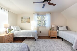 3 bedrooms, iron/ironing board, WiFi, bed sheets