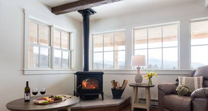 The Roost: Modern Farmhouse Getaway