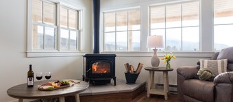 The Roost: Modern Farmhouse Getaway