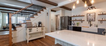 The Roost: Modern Farmhouse Getaway