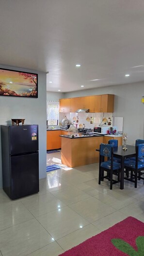Dining - HASMATULLAH HOLIDAY APARTMENT 2-bedroom with WiFi & AC in delightful Sigatoka (Sigatoka)