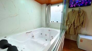 Habitación Premium | Tina de hidromasaje privada