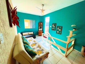 프리미엄 펜트하우스 | 거실 | 디지털 채널 시청이 가능한 32인치 TV