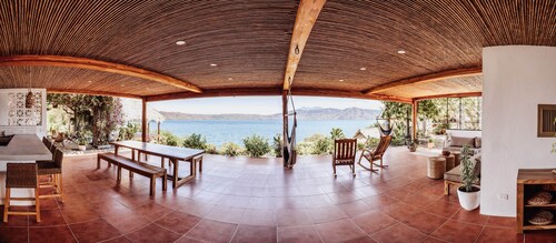 Casa del Alma: Laguna Villa with Infinity Pool and Dock