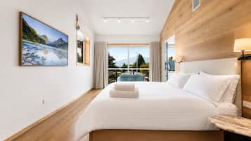 2 bedrooms, iron/ironing board, WiFi (free), bed sheets