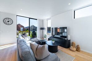 Télévision, chaîne hi-fi