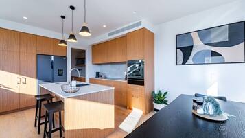 Kühlschrank, Ofen, Herdplatte, Geschirrspüler