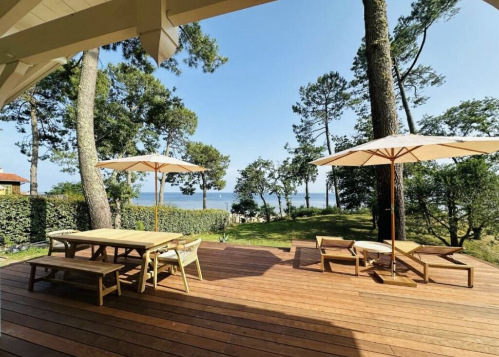 屋外ダイニングエリア