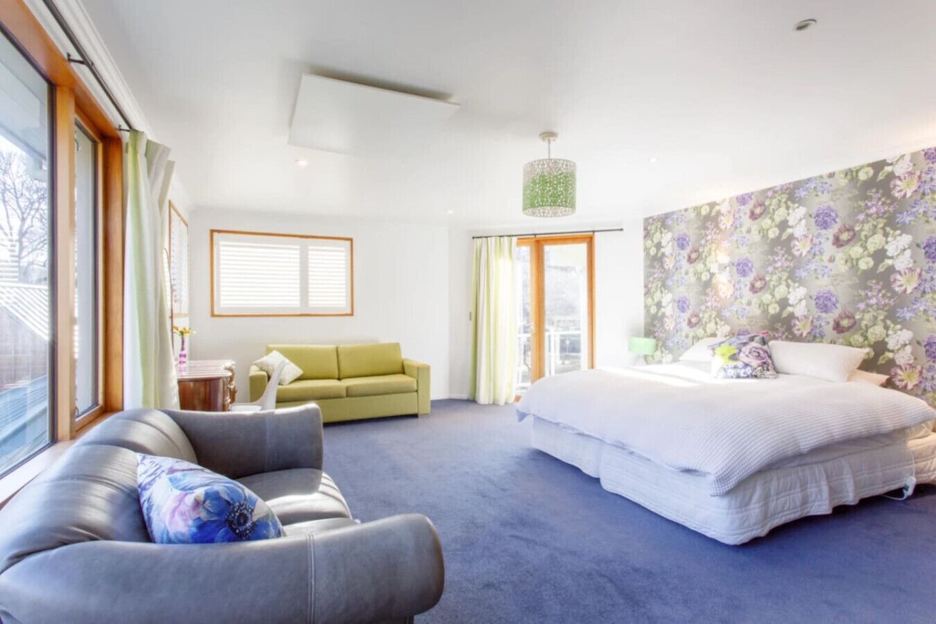 5 bedrooms, desk, travel cot, WiFi