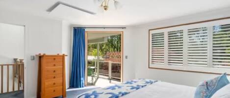 5 Schlafzimmer, Schreibtisch, Reisekinderbett, WLAN