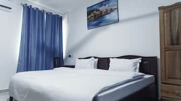 Standard Room, Balcony, City View | Iron/ironing board