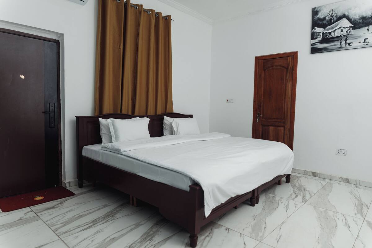 Iron/ironing board, free WiFi