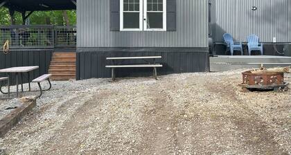 Kentucky Lake - Jonathan Creek 2-bedroom Cabin, WiFi, shared dock & Bald Eagles!