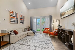 智能电视、桌上足球、乒乓球