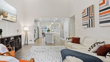 Smart TV, futbolito y tenis de mesa