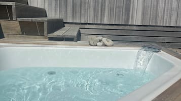 屋外スパ浴槽