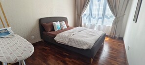 2 bedrooms, iron/ironing board, WiFi