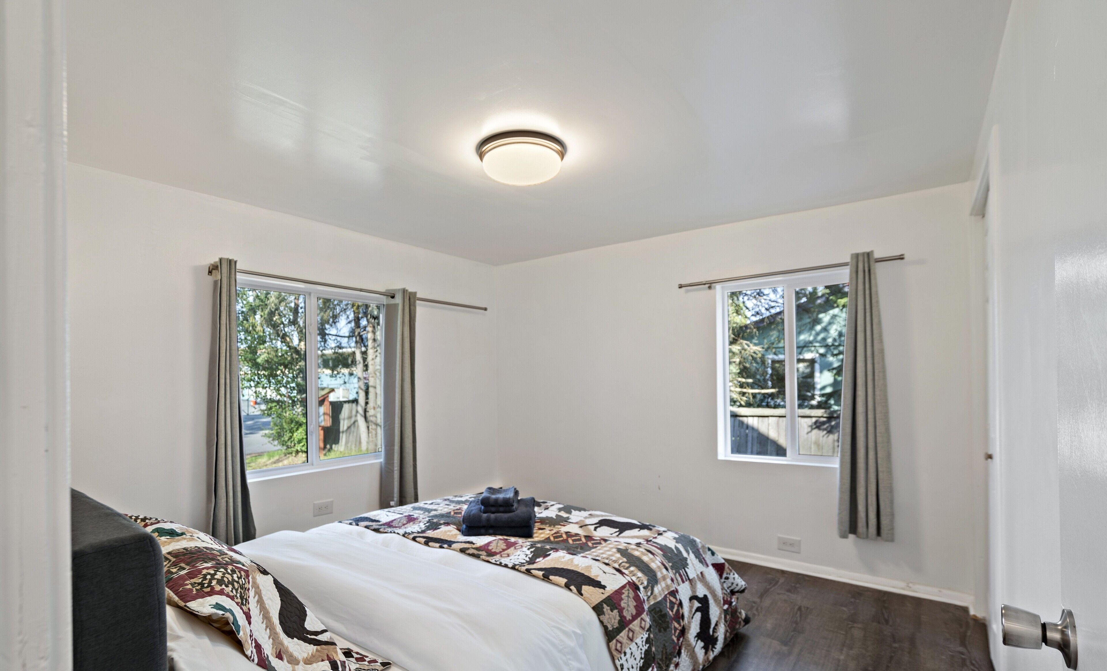 2 soverom, skrivebord og wi-fi (inkludert)