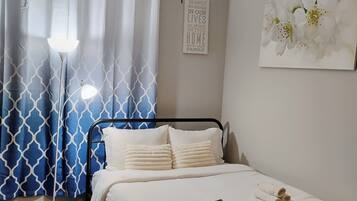 1 slaapkamer, een kluis op de kamer, een strijkplank/strijkijzer