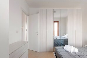 1 quarto, ferros/tábuas de passar roupa, Wi-Fi, roupa de cama