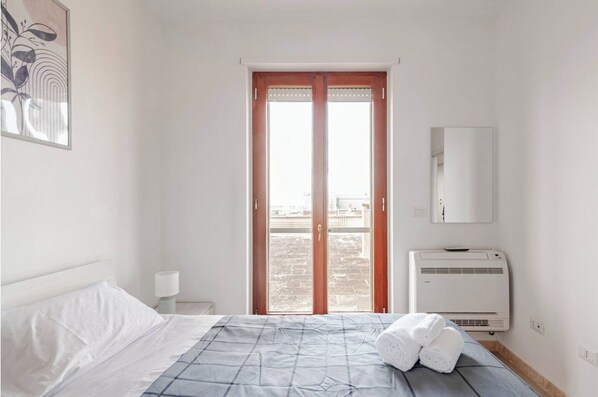 1 habitación, tabla de planchar con plancha, wifi y ropa de cama